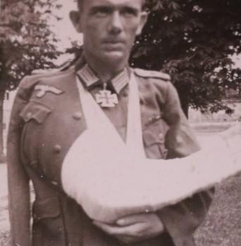 Preview: vier original Aufnahmen - Ritterkreuzträger Otto Kühn 1943 im Lazarett Modlin